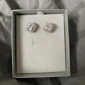 People’s stud earrings (NWOT)
